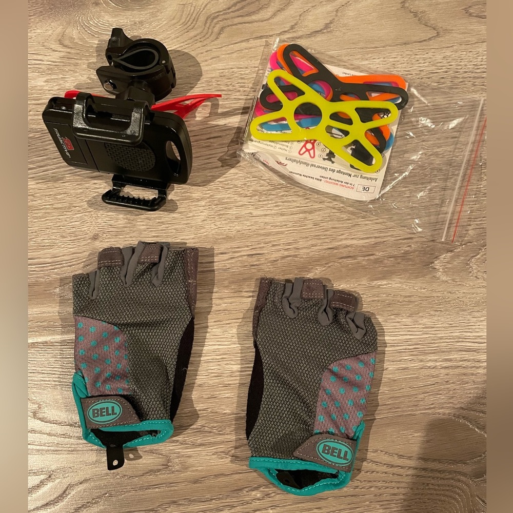 Bike gloves and phone mount for bike